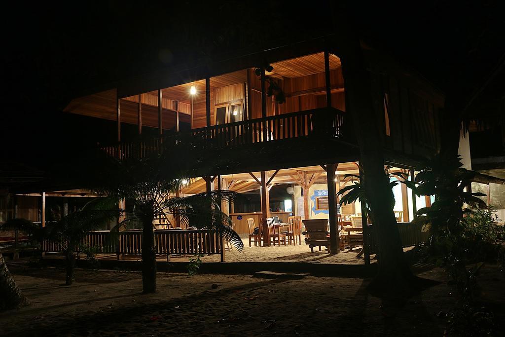 Onong Resort Siladen Island Zimmer foto