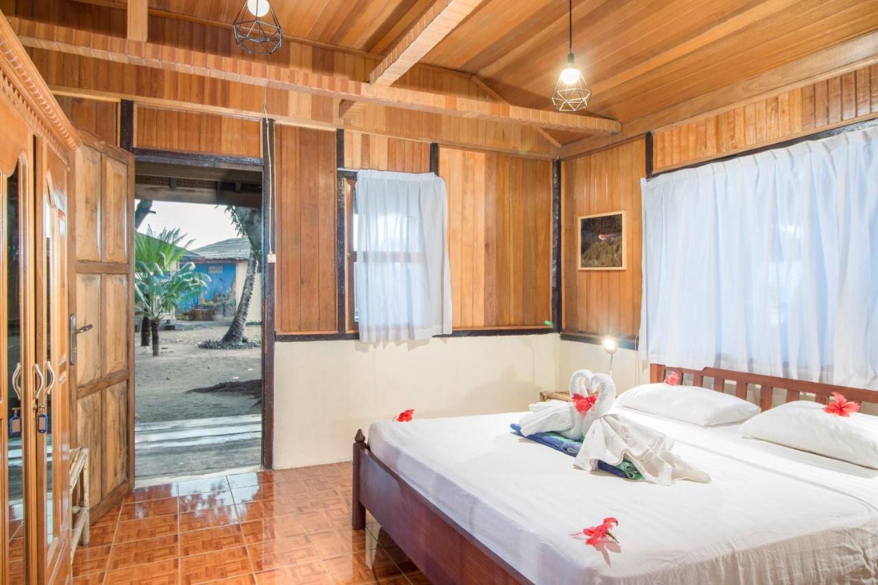 Onong Resort Siladen Island Exterior foto