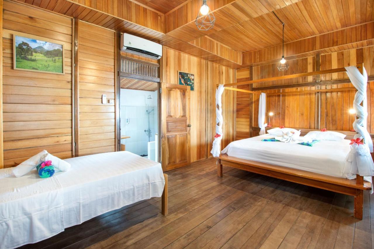 Onong Resort Siladen Island Exterior foto